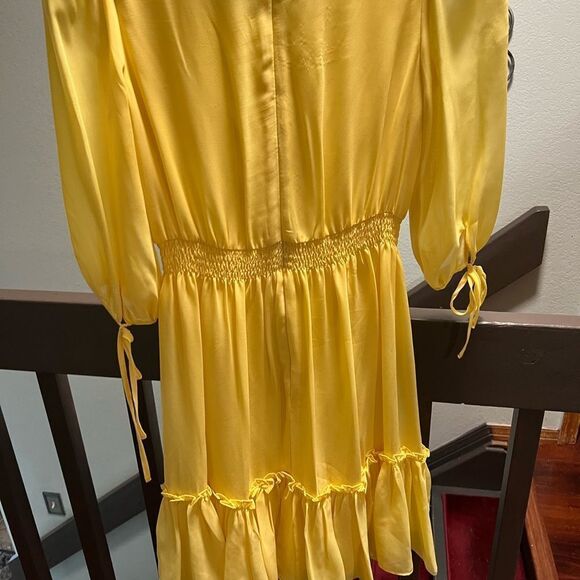 NWIT Taylor V-Neck Yellow Short Dress Size 2 #119 - Picture 6 of 7